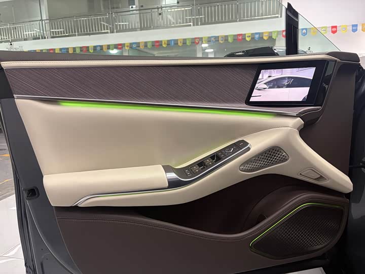 Фото 7 - Denza Z9