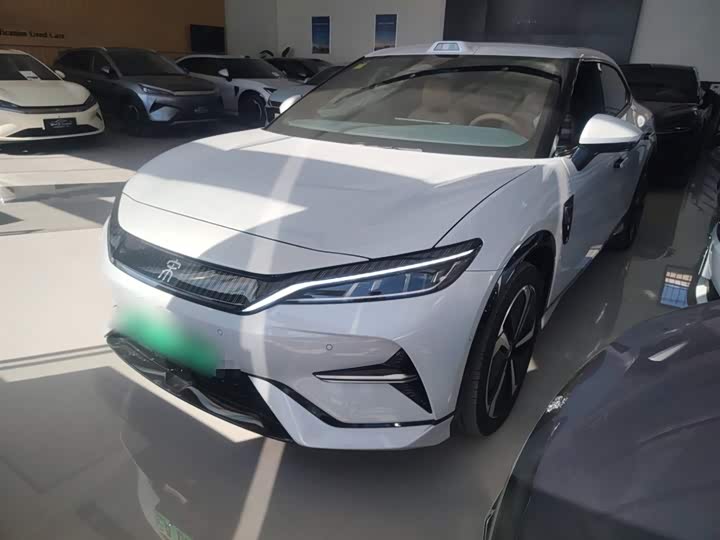 Фото 2 - BYD Song L