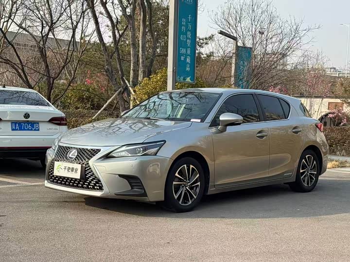 Фото 1 - Lexus CT 200h