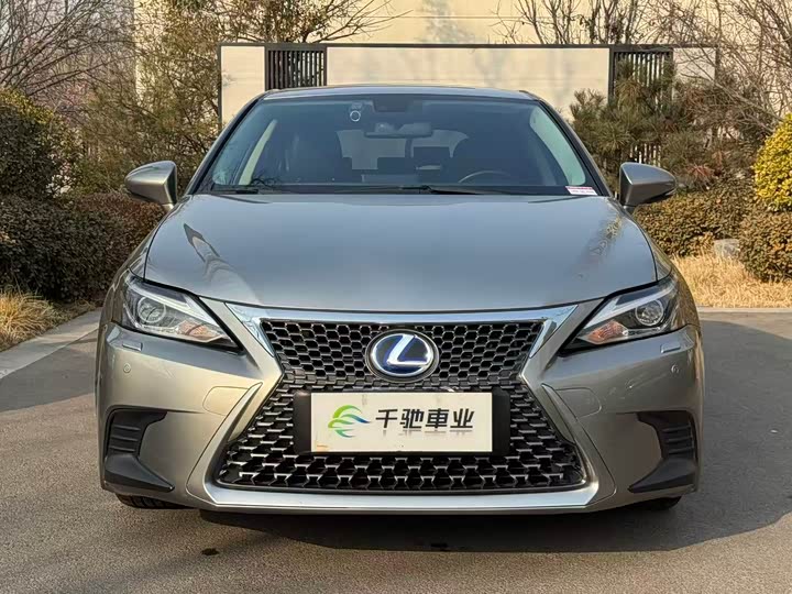 Фото 2 - Lexus CT 200h