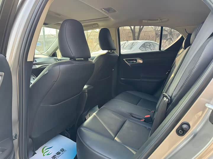 Фото 7 - Lexus CT 200h