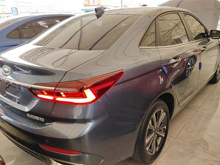 Фото 3 - Ford Escort