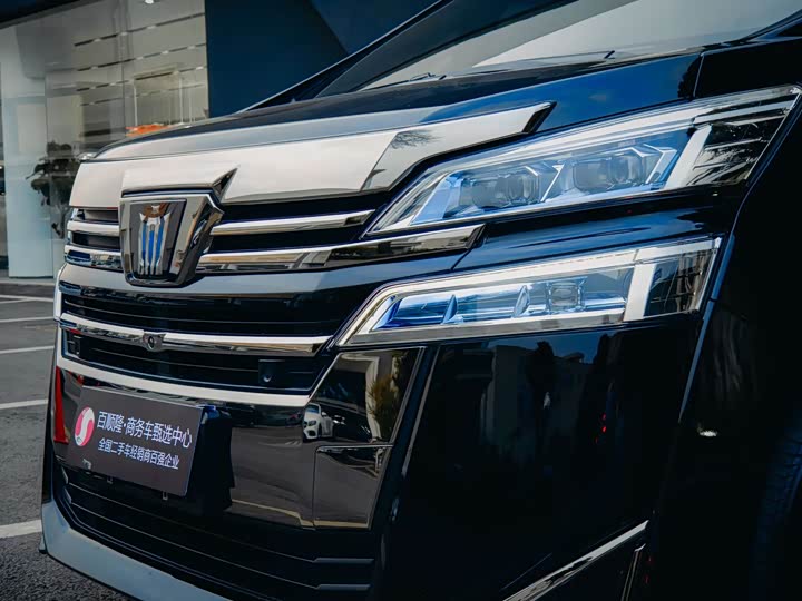 Фото 5 - Toyota Vellfire