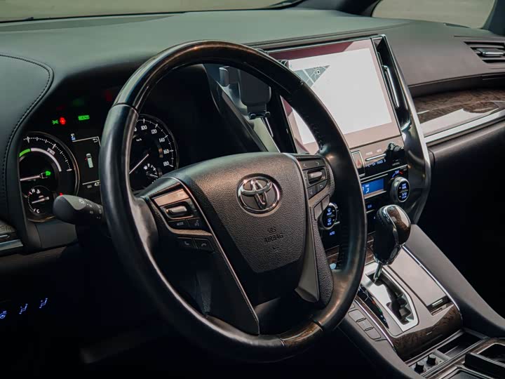 Фото 8 - Toyota Vellfire