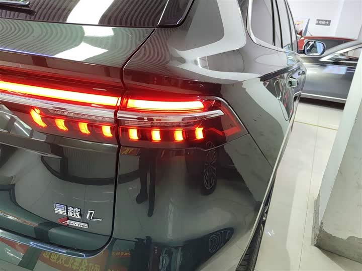 Фото 8 - Geely Monjaro