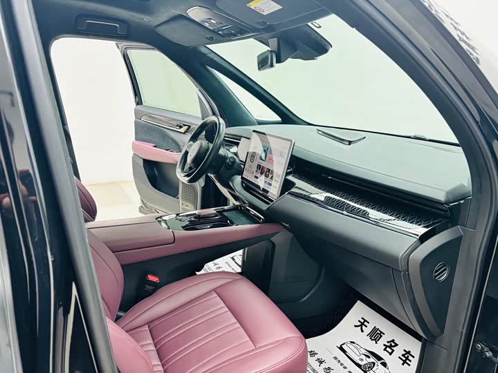 Фото 6 - Zeekr 009