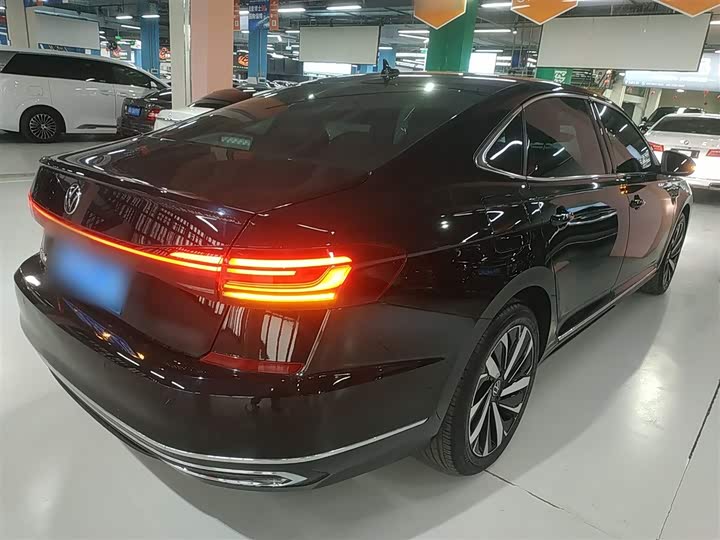 Фото 7 - Volkswagen Passat