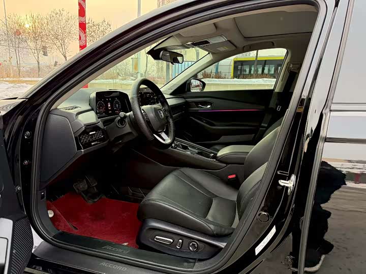 Фото 4 - Honda Accord