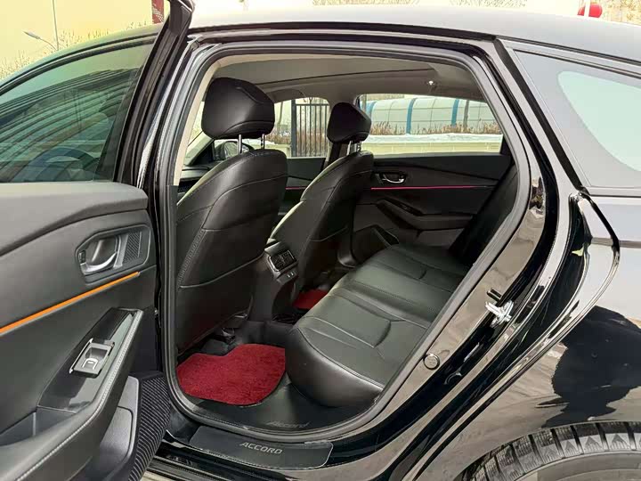 Фото 6 - Honda Accord