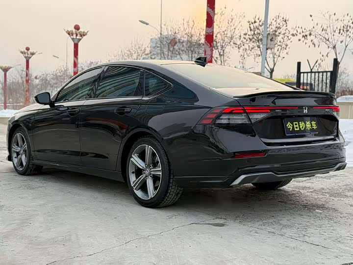 Фото 9 - Honda Accord