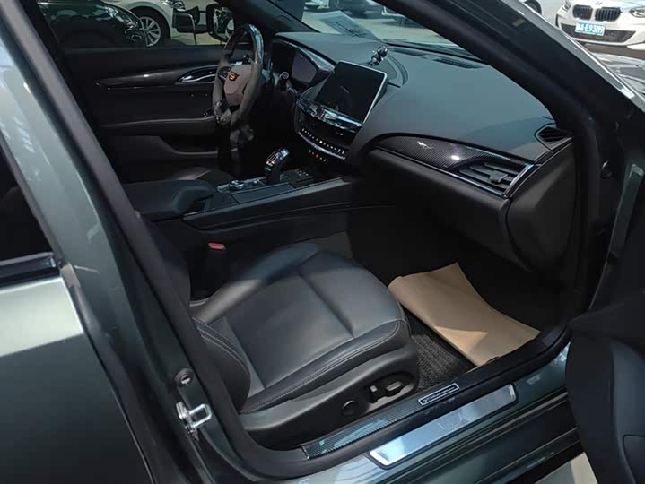 Фото 8 - Cadillac CT5