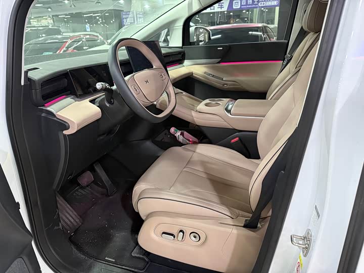 Фото 4 - XPeng X9