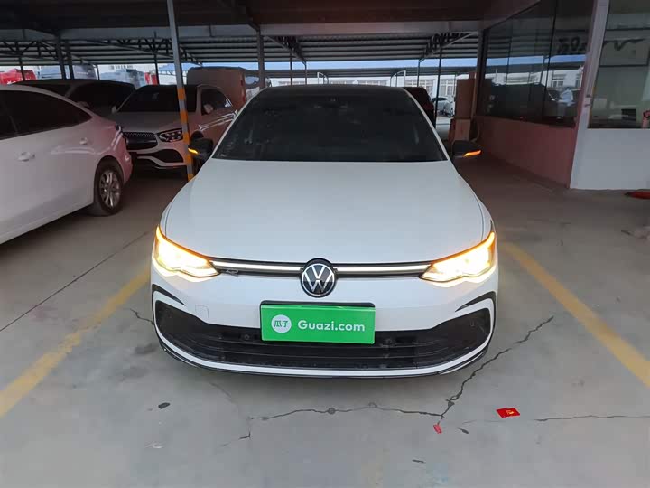 Фото 3 - Volkswagen Golf