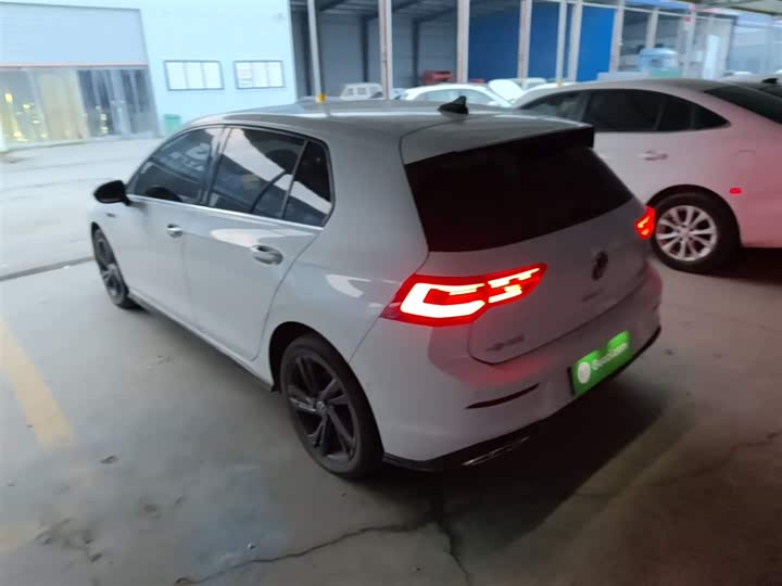Фото 5 - Volkswagen Golf