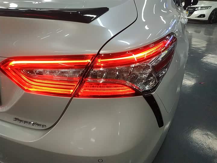 Фото 8 - Toyota Camry