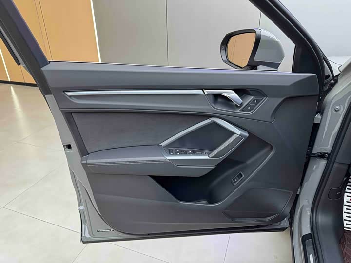 Фото 6 - Audi Q3