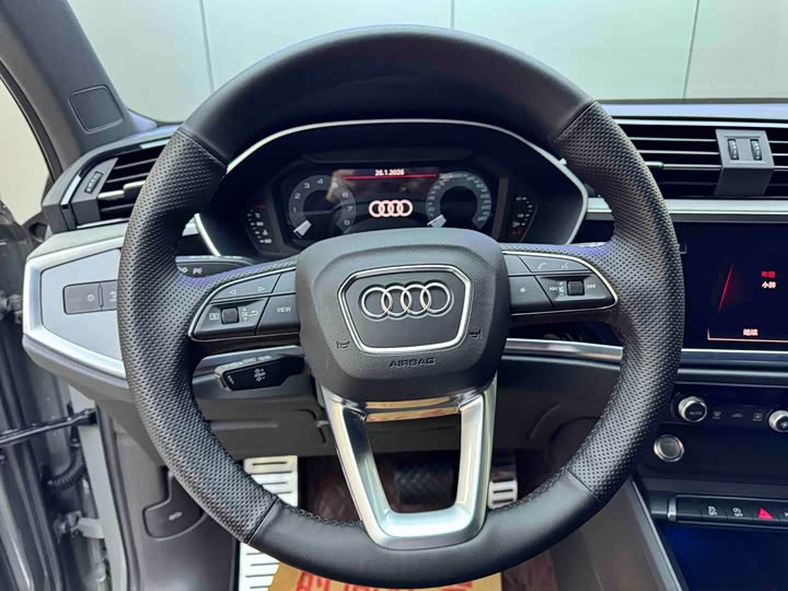Фото 9 - Audi Q3