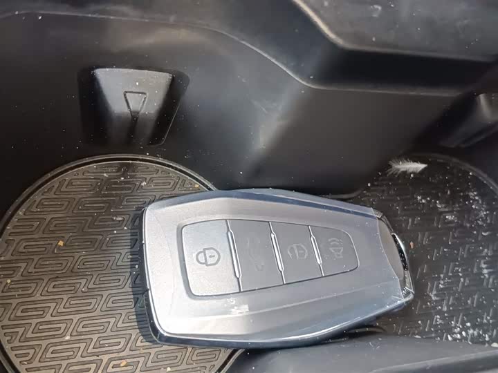 Фото 9 - Geely Coolray