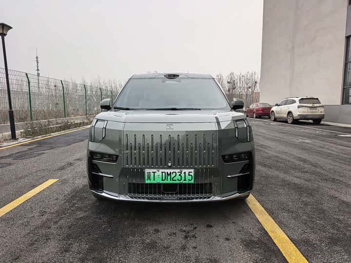 Фото 2 - Zeekr 009