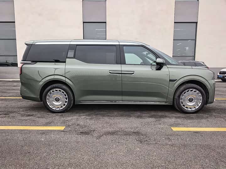 Фото 4 - Zeekr 009