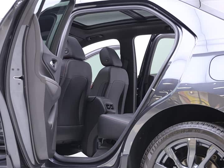 Фото 6 - Chevrolet Equinox