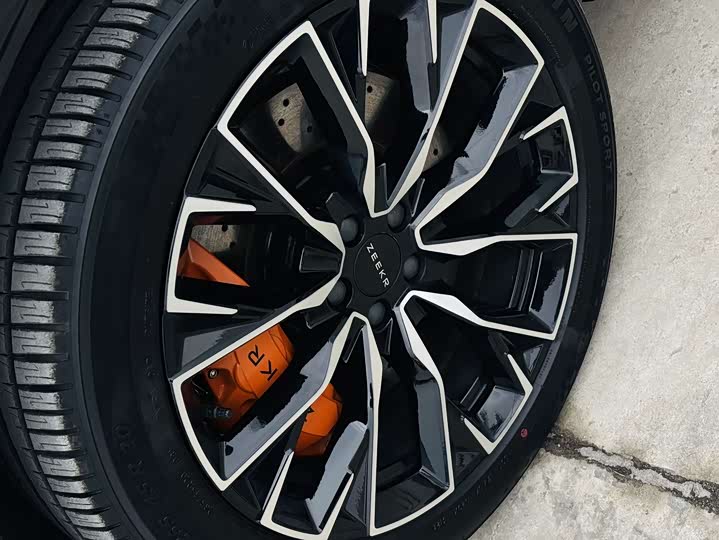 Фото 4 - Zeekr 7X