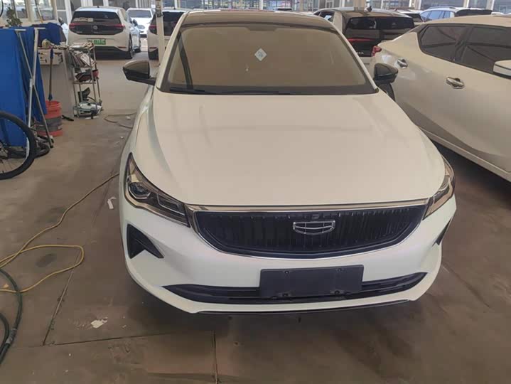 Фото 2 - Geely Emgrand