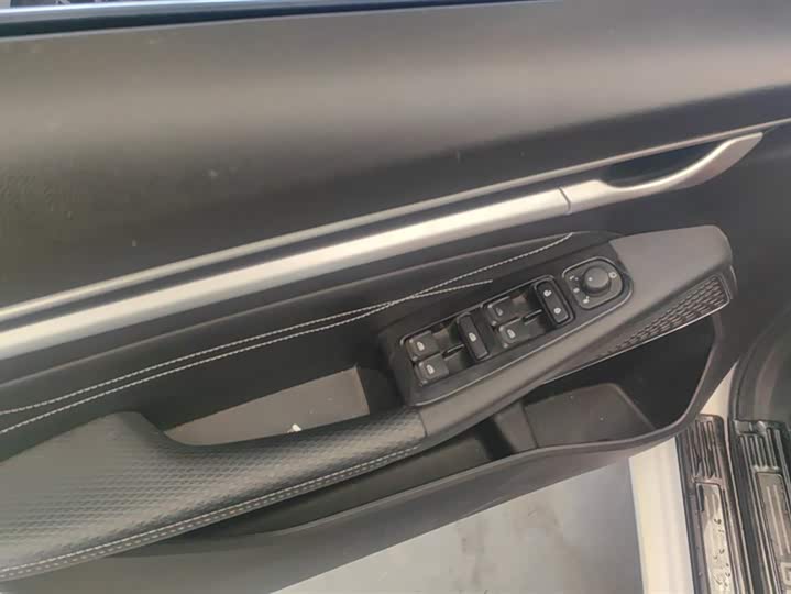 Фото 7 - Geely Emgrand