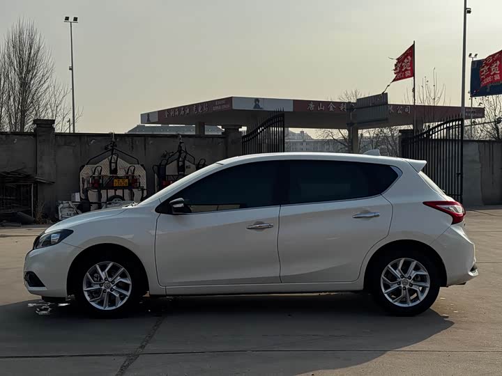 Фото 3 - Nissan Tiida