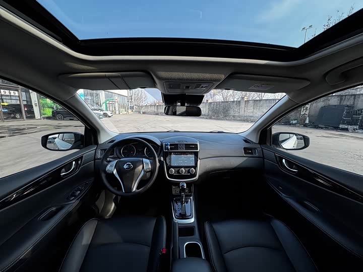 Фото 8 - Nissan Tiida