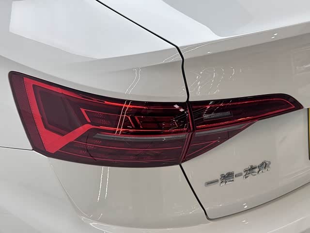 Фото 9 - Volkswagen Sagitar L