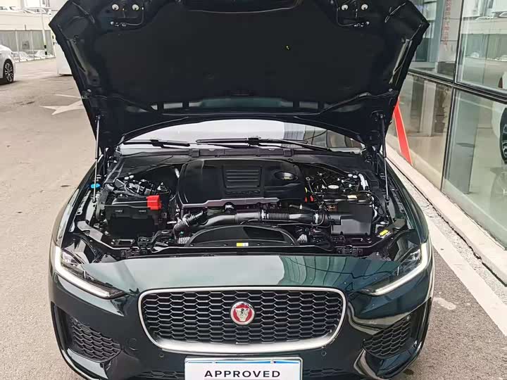 Фото 6 - Jaguar XE L