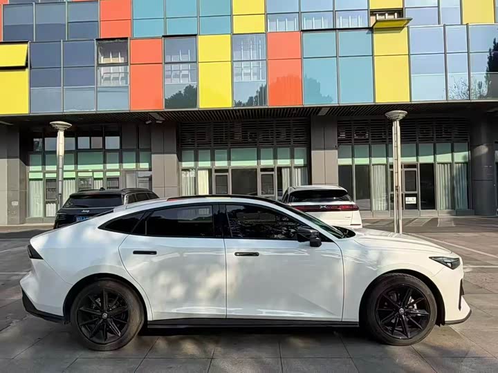 Фото 4 - Changan UNI-V