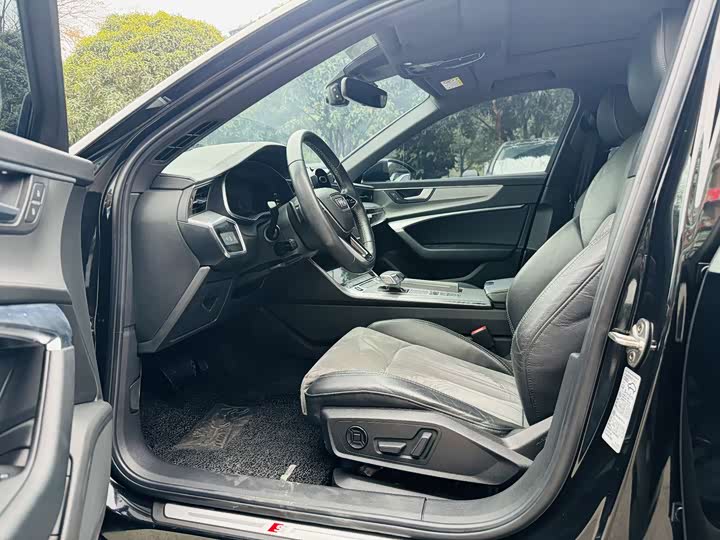 Фото 4 - Audi A6L