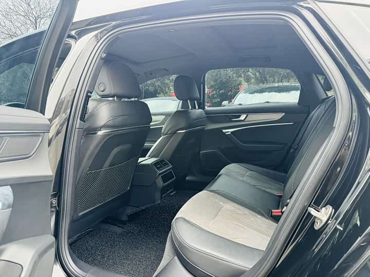 Фото 6 - Audi A6L