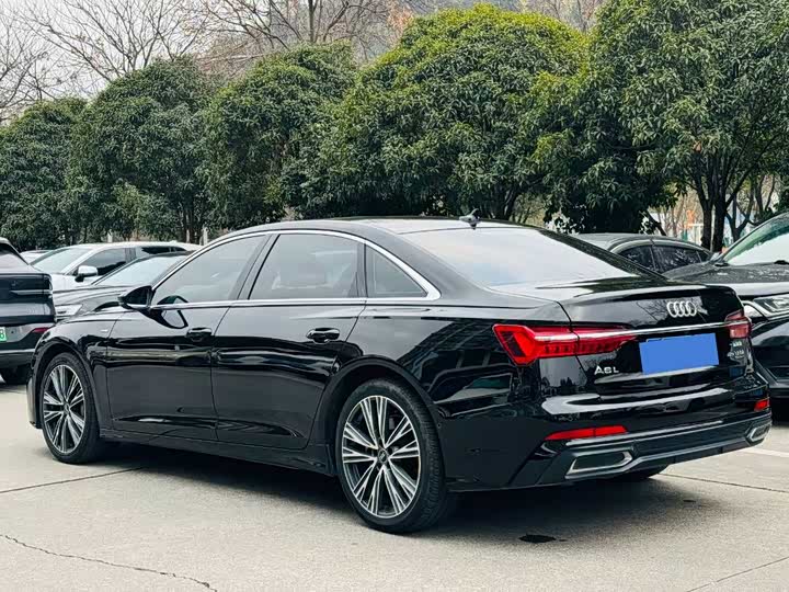 Фото 9 - Audi A6L