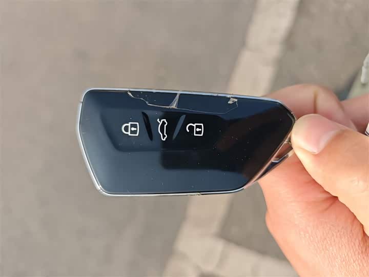 Фото 9 - Volkswagen Tiguan L Pro