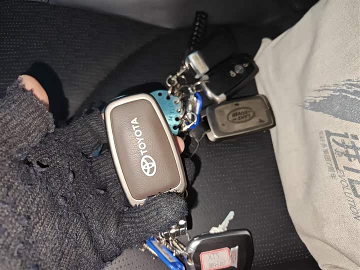 Фото 9 - Toyota Avalon