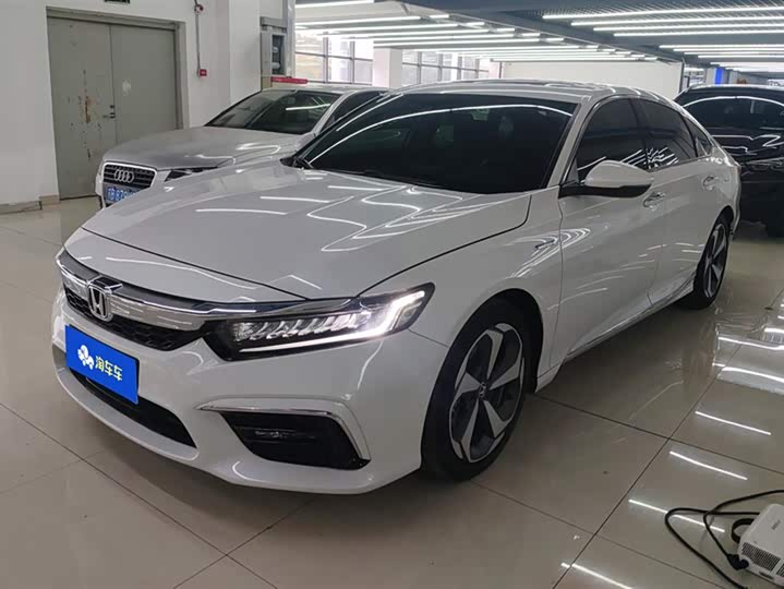 Фото 1 - Honda Inspire