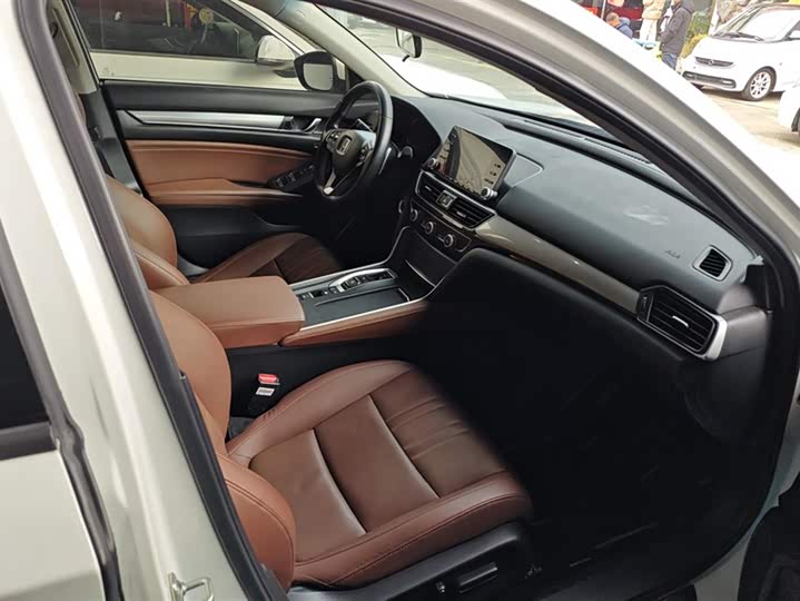 Фото 8 - Honda Inspire