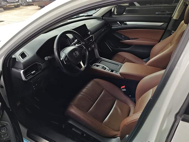 Фото 9 - Honda Inspire