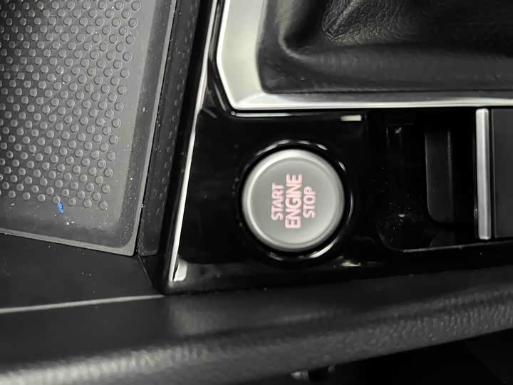 Фото 4 - Volkswagen Sagitar L