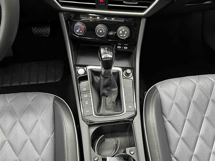 Фото 5 - Volkswagen Sagitar L