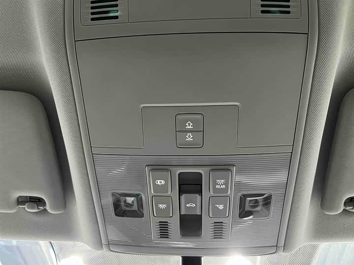 Фото 8 - Volkswagen Sagitar L