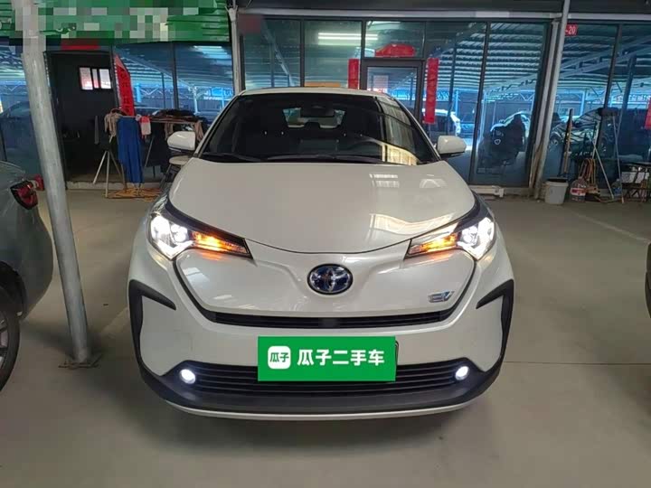 Фото 3 - Toyota Izoa EV