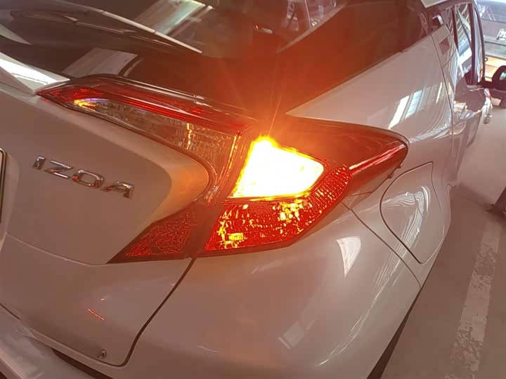 Фото 8 - Toyota Izoa EV