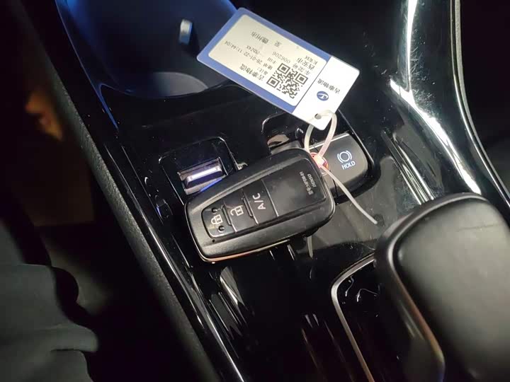 Фото 9 - Toyota Izoa EV