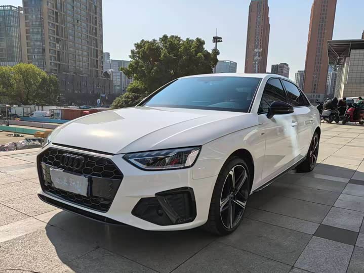 Фото 1 - Audi A4L