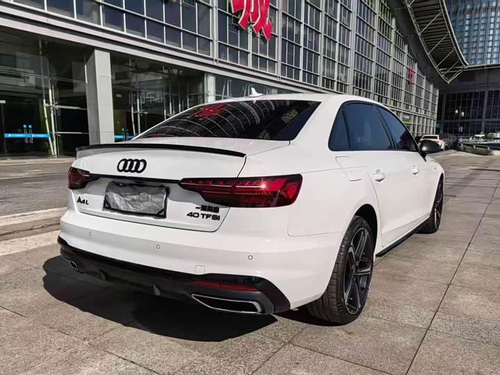 Фото 4 - Audi A4L