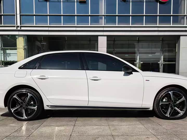 Фото 7 - Audi A4L